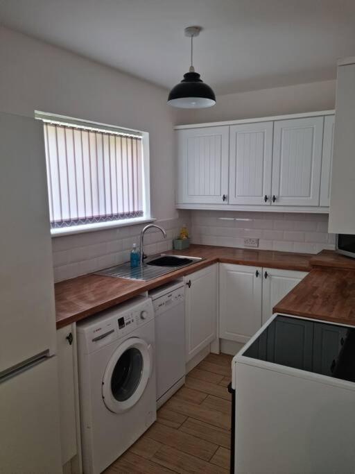 5 Bedroom House - Cheshire Oaks Элсмир-Порт Экстерьер фото